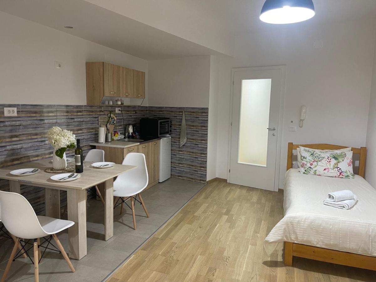 R&B Apartment City Center Ohrid Buitenkant foto